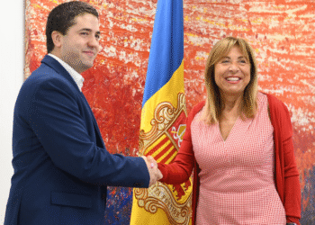Reunió entre Joan Barrera, alcalde de la Seu, i Conxita Marsol, ministra de Presidència, Economia, Treball i Habitatge del Govern d'Andorra.