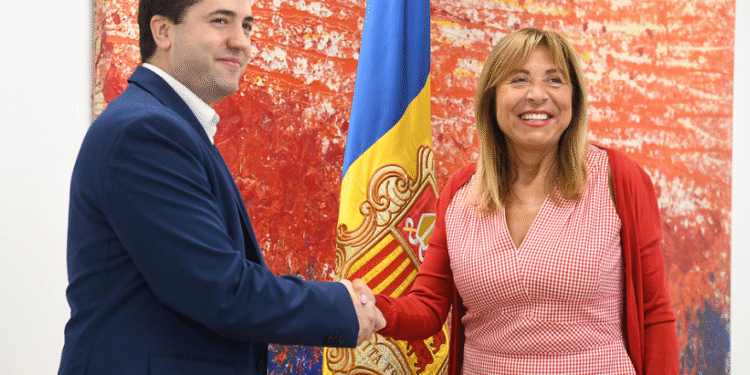 Reunió entre Joan Barrera, alcalde de la Seu, i Conxita Marsol, ministra de Presidència, Economia, Treball i Habitatge del Govern d'Andorra.