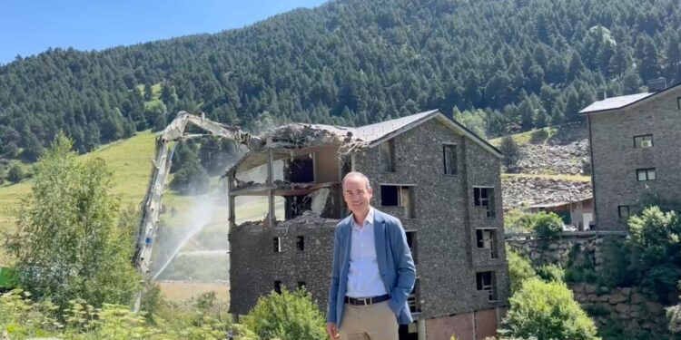 (vídeo) “Després de 33 anys enderroquem una estructura per millorar el paisatge a la Vall d’Incles”