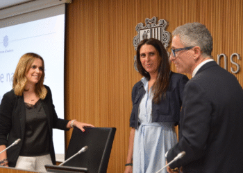 La secretària d’Estat d’Igualtat i Participació Ciutadana, Mariona Cadena, moments abans de la compareixença al davant de la comissió legislativa d’Afers Socials i Igualtat.