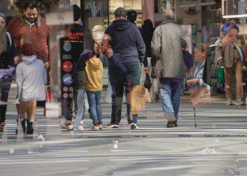 Dos expedients en marxa per incomplir la llei del comerç
