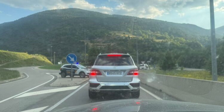 Importants retencions a la sortida d’Andorra per un control de la Guàrdia Civil