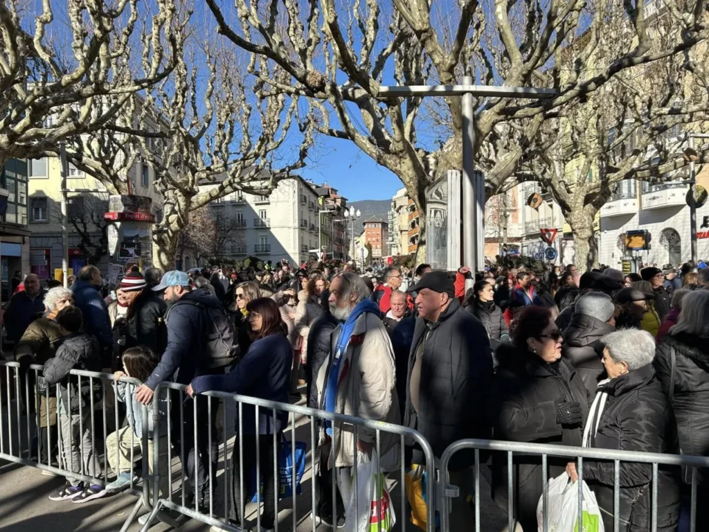 Gent al Passeig de la Seu. Foto: LaSeu.