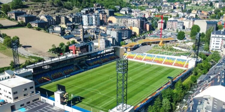 Fotografia del Nou Estadi a Encamp, seu oficial de la selecció andorrana i ara de l'FC Andorra.