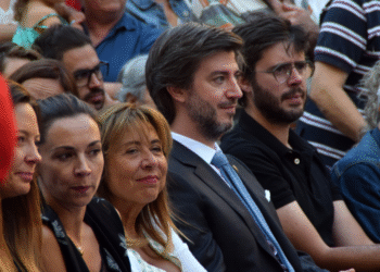 La ministra de Presidència, Economia i Habitatge, Conxita Marsol, a Sant Julià de Lòria gaudint de la festa major juntament amb altres autoritats.