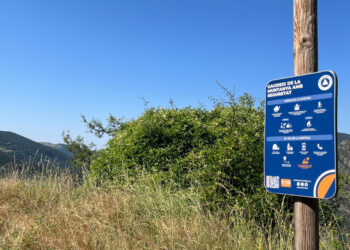 Protecció Civil instal·la panells amb recomanacions per sortir a la muntanya