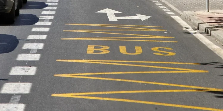 Imatge d'un carril bus. Foto: Google.