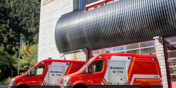 Govern aprova el nomenament de set bombers en període de formació