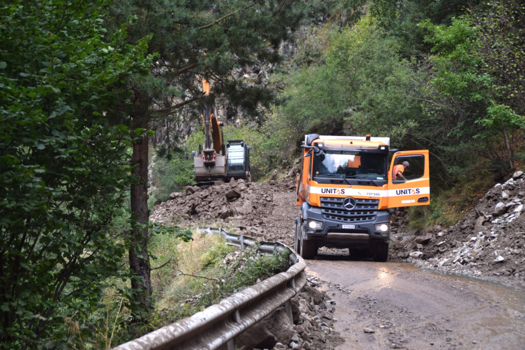 Operaris a la carretera. Foto: R.S.