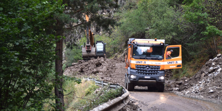 Operaris a la carretera. Foto: R.S.
