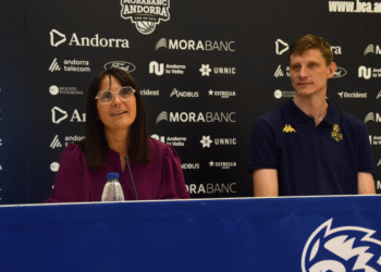 La ministra de Cultura, Joventut i Esports, Mònica Bonell, durant la presentació del nou jugador del MoraBanc Andorra, Artem Pustovyi.