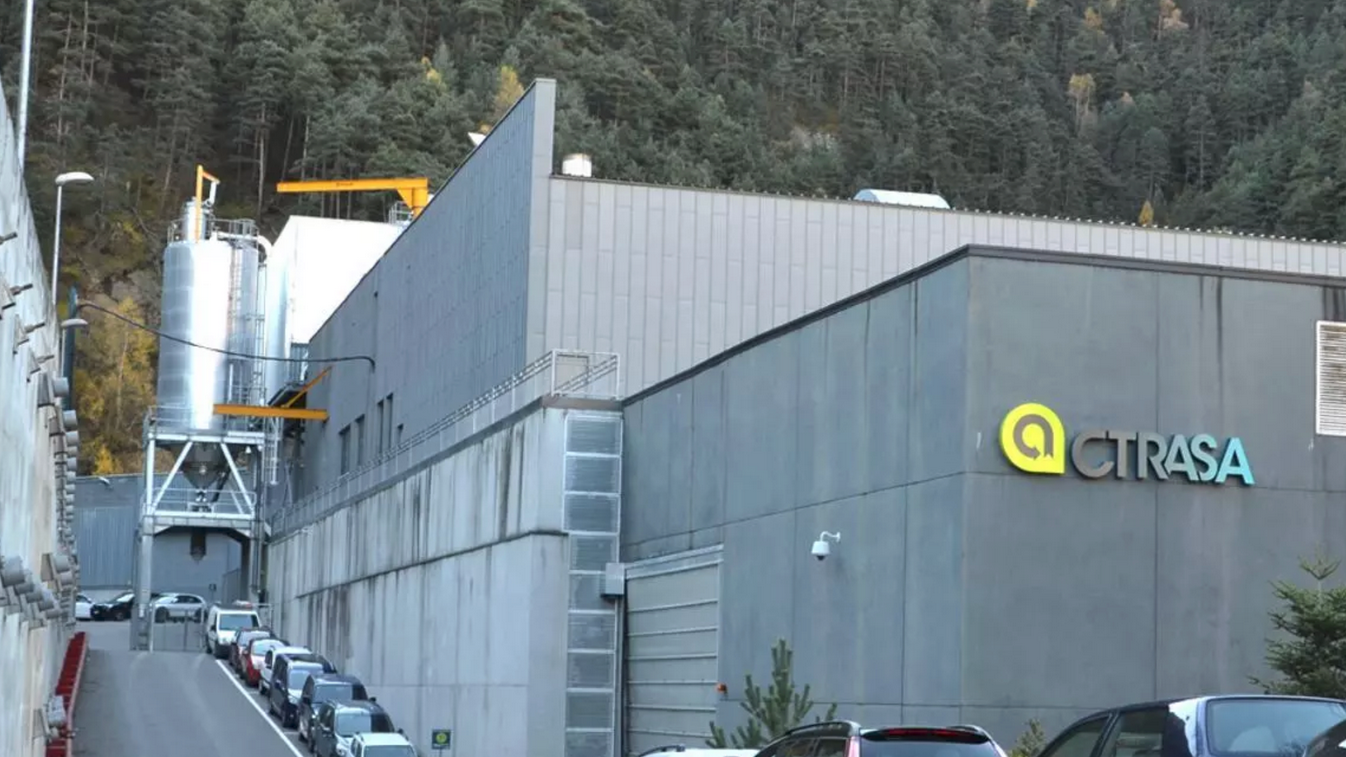 Què ha originat l’incendi al centre de residus de la Comella?