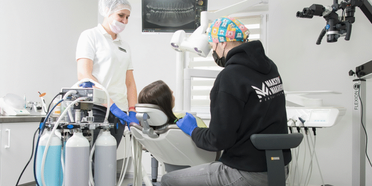 El ‘gas del riure’, la nova droga que amenaça la salut dels joves