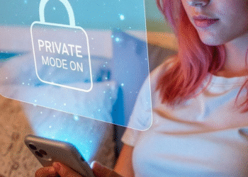 Evitar wifi públiques i QR no oficials: claus per protegir-se de ciberatacs en viatge