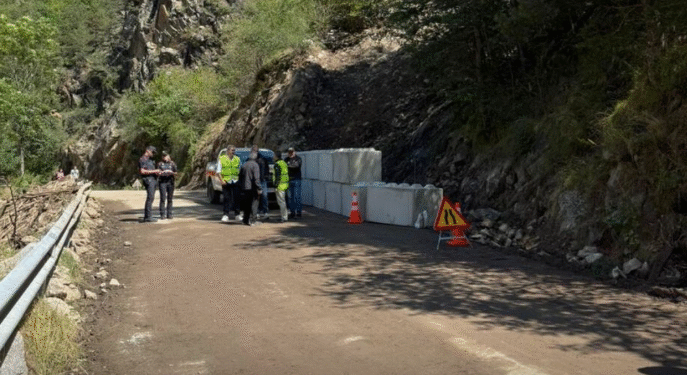 Carretera d'Os de Civís.