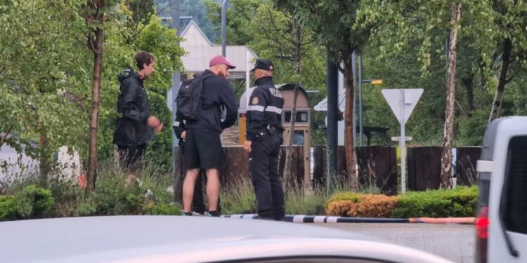 Moment de la identificació dels ultres per par de la policia andorrana. Foto: Hazte Oir.