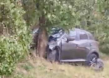 Un dels vehicles accidentats a Oliana.