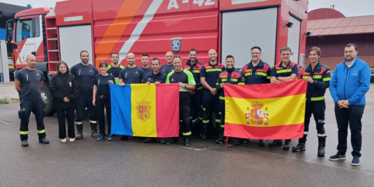 La dotació dels bombers que s'ha desplaçat fins a Astúries.