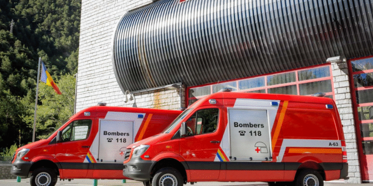 Bombers andorrans es desplacen a Astúries per col·laborar en l’extinció d’incendis