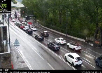 Fortes cues per sortir cap a Espanya