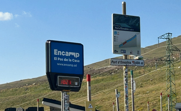 (Fotonotícia) 25 graus al port d’Envalira a les sis de la tarda