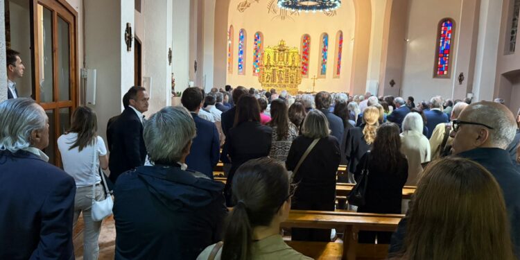 Sant Esteve s’omple de gom a gom en el comiat a Maria Dolors Donadeu