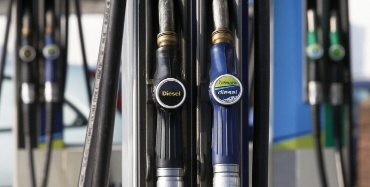 Descens de l’1,8% en la importació de carburants al juliol
