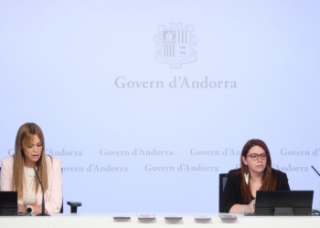 La secretària d’Estat d’Igualtat i Participació Ciutadana, Mariona Cadena, i la cap d’àrea de Polítiques d’Igualtat, Mireia Porras.