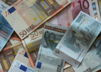 El salari medià creix un 4,8% i se situa en 2.139 euros