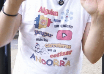 La samarreta d'Un Tío Blanco Hetero. Foto: Youtube.