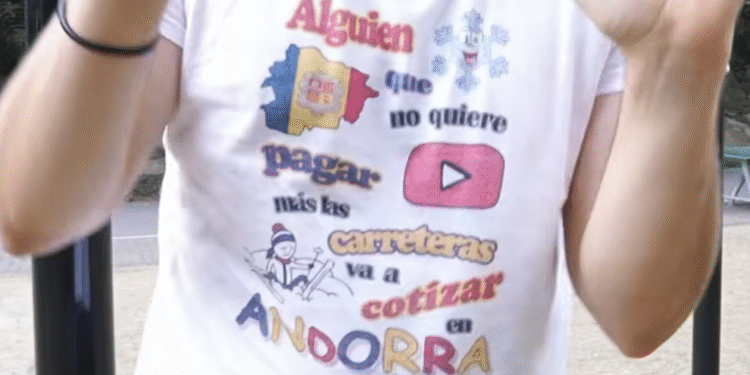 La samarreta d'Un Tío Blanco Hetero. Foto: Youtube.