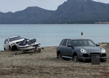 Els tres vehicles encallats. Foto: UH.