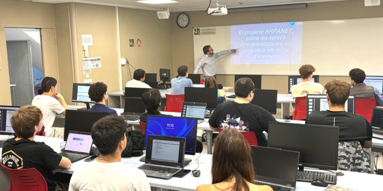 Primera Beca FEDA per a dones informàtiques