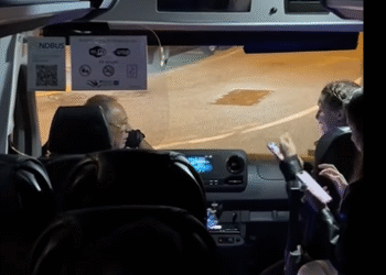 Fragment del vídeo del conflicte al bus.