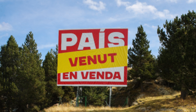 Imatge de l'obra 'País en venda'.