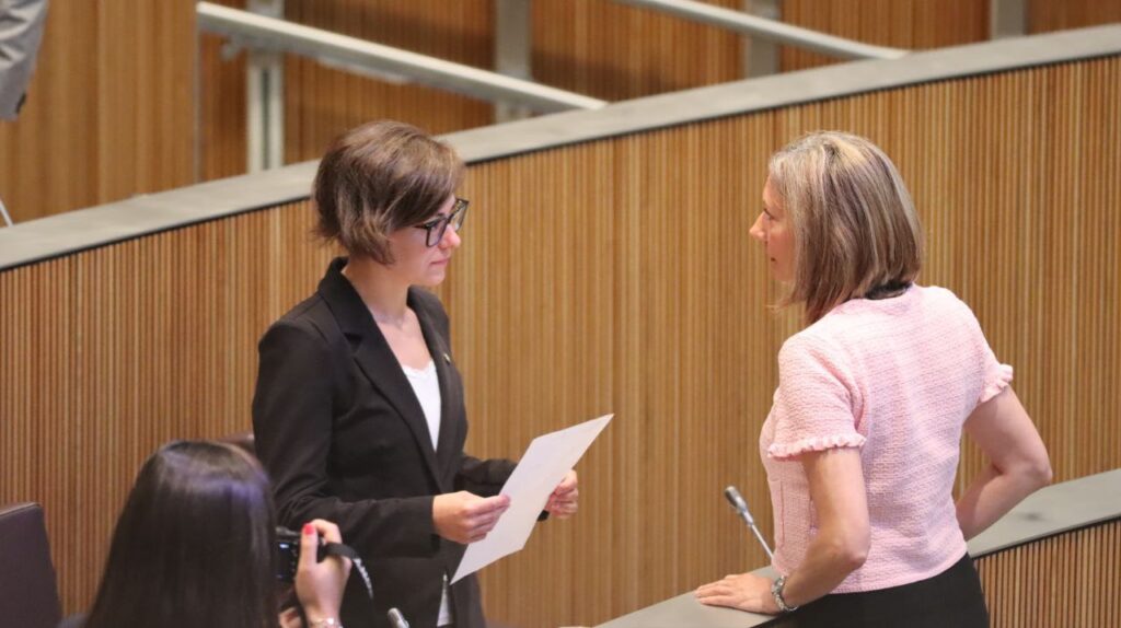 Núria Segués i Maria Àngels Aché al Consell General. Foto: Concòrdia