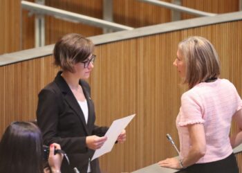 Núria Segués i Maria Àngels Aché al Consell General. Foto: Concòrdia