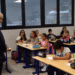El ministre d'Educació, Ladislau Baró, visitant una classe de l'Escola Francesa de Ciutat de Valls.