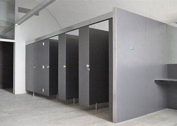 Dutxes d'un gimnàs. Foto: Google.