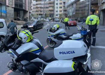 El vídeo dels controls policials a l’entrada de les escoles
