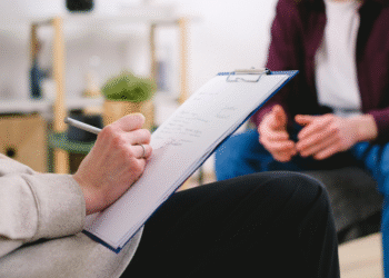 L'entitat reacciona a les sancions interposades per l'APDA a dos centres de psicologia.