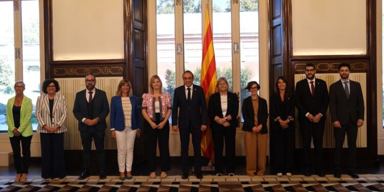 (vídeo) Membres del Consell General visiten el Parlament català per discutir sobre llengua i IA
