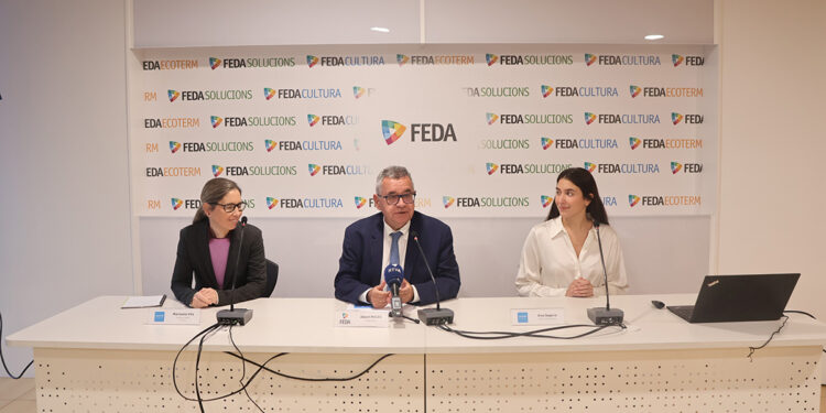 La presidenta d'Unicef Andorra, Marianela Vila, el director general de FEDA, Albert Moles, i la tècnica de sensibilització d'Unicef, Aina Segarra. Foto: M. R. (ANA)
