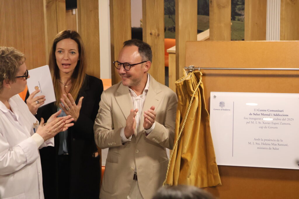 El cap de Govern, Xavier Espot, i la ministra de Salut, Helena Mas, durant la inauguració. Foto: I. M. (ANA)