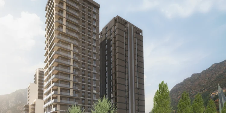 Imatge de la Torre Kylat en construcció encara al Clot d'Emprivat. Foto: I.S.