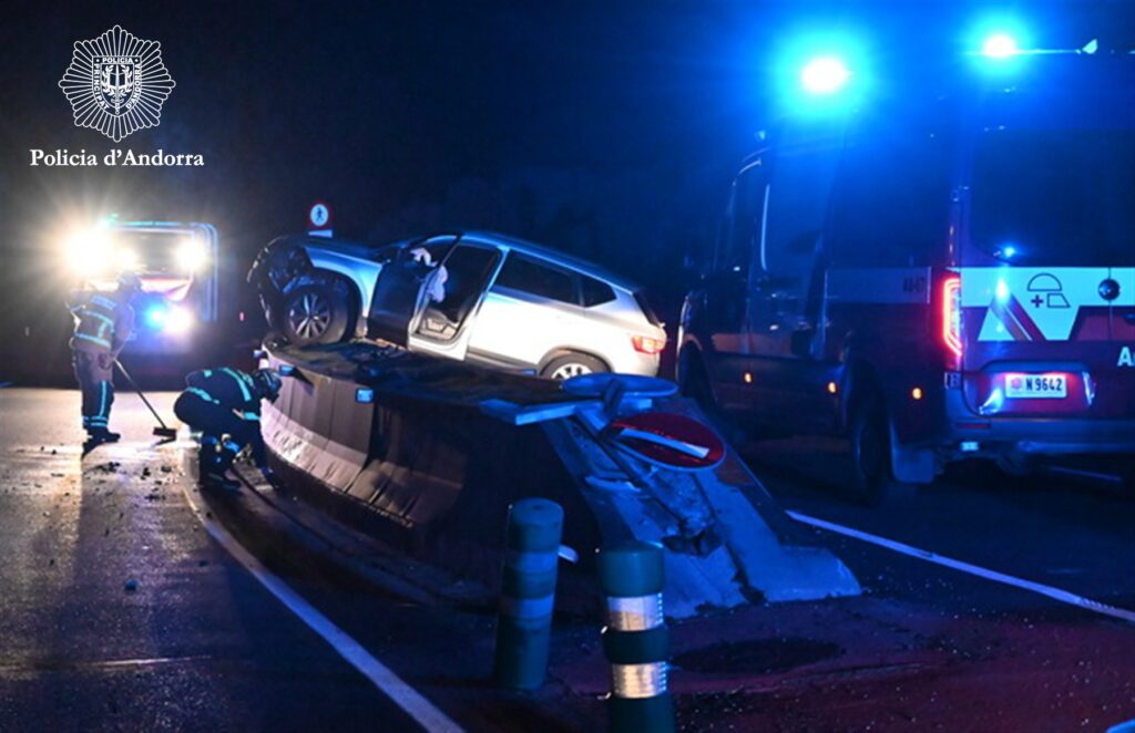 El vehicle després de l'accident. Foto: Policia d'Andorra