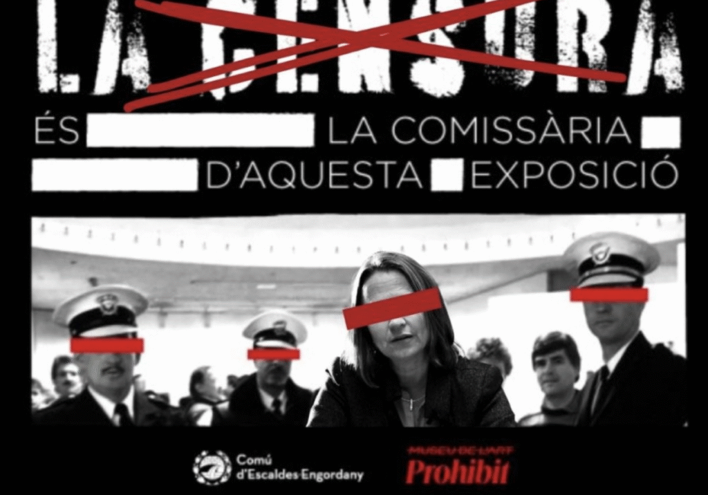 Cartell contra Rosa Gili per haver censurat la portada de Charlie Hebdo després dels assassinats islamistes a París. Foto: Arxiu.