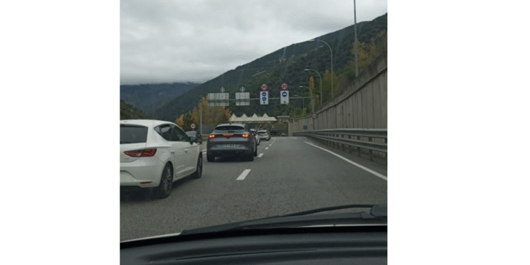 Cues aquest matí a l'entrada d'Andorra des d'Espanya. Foto: Xarxes. J.