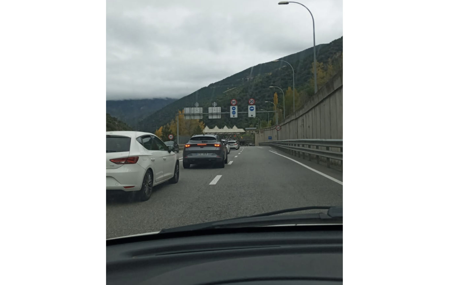 Cues aquest matí a l'entrada d'Andorra des d'Espanya. Foto: Xarxes. J.
