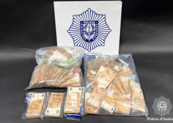 Diners en efectiu comissats per la policia.